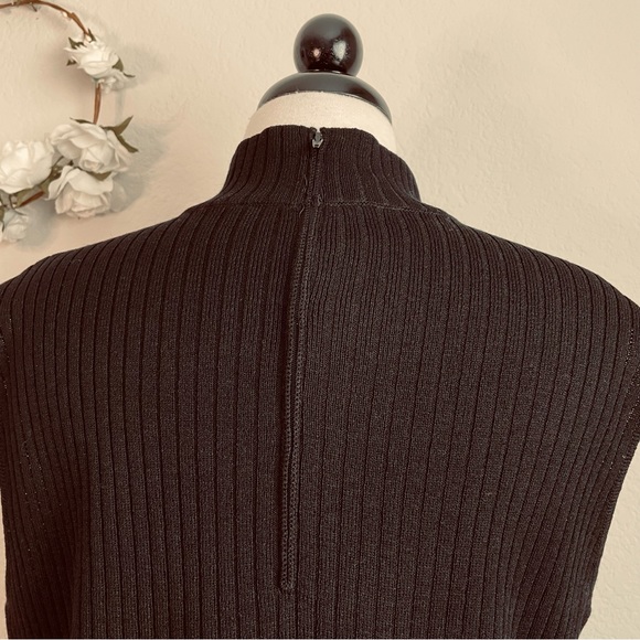 St. John Collection Basics by Marie Gray Mock Neck Knit Sleeveless Blouse - Picture 8 of 11